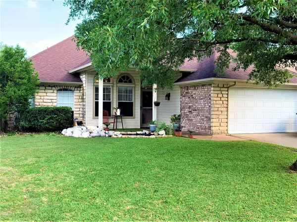 1515 Clover Lane, Granbury, TX 76048