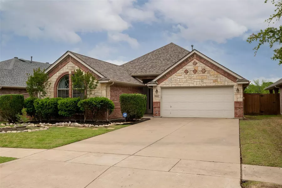 8966 River Falls Drive, Fort Worth, TX 76118