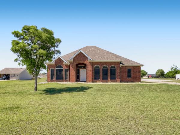 1687 Sportsman Lane, Van Alstyne, TX 75495