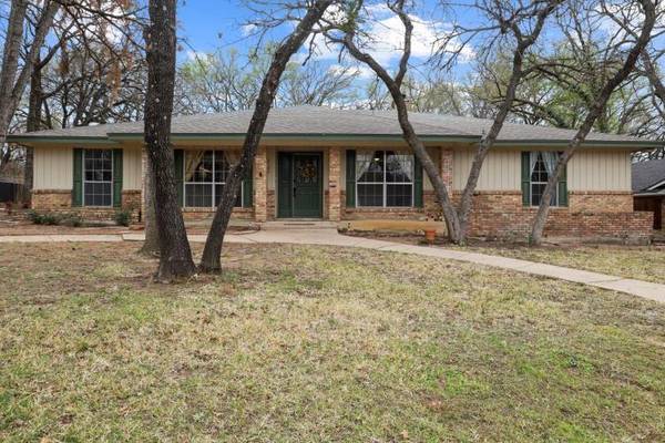 6102 Saddle Ridge Court, Arlington, TX 76016