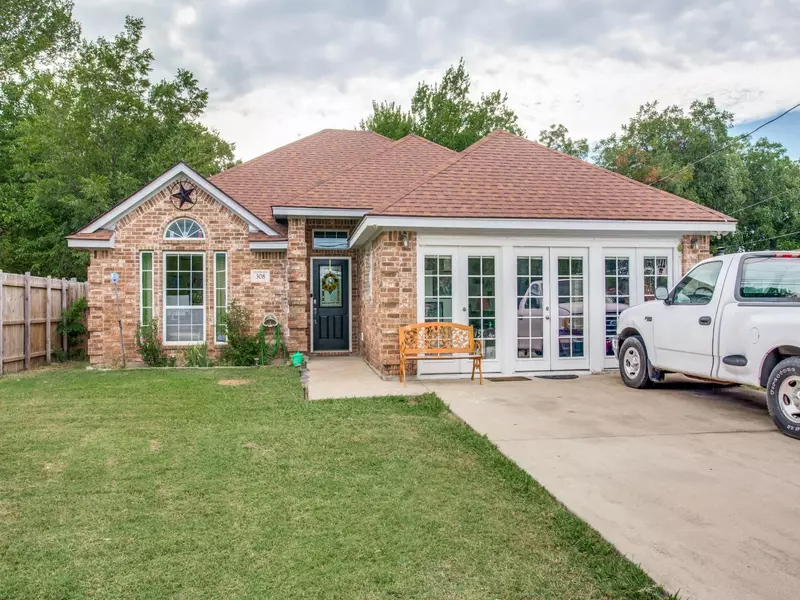 308 Meadow Park Drive, White Settlement, TX 76108