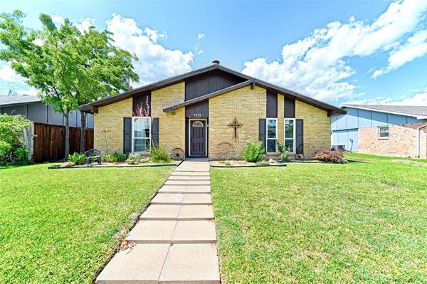 1815 Paxton Drive, Carrollton, TX 75007