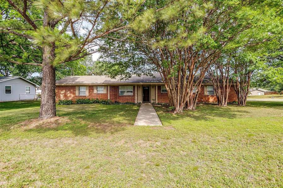 100 Oak Ridge Drive, Keene, TX 76031