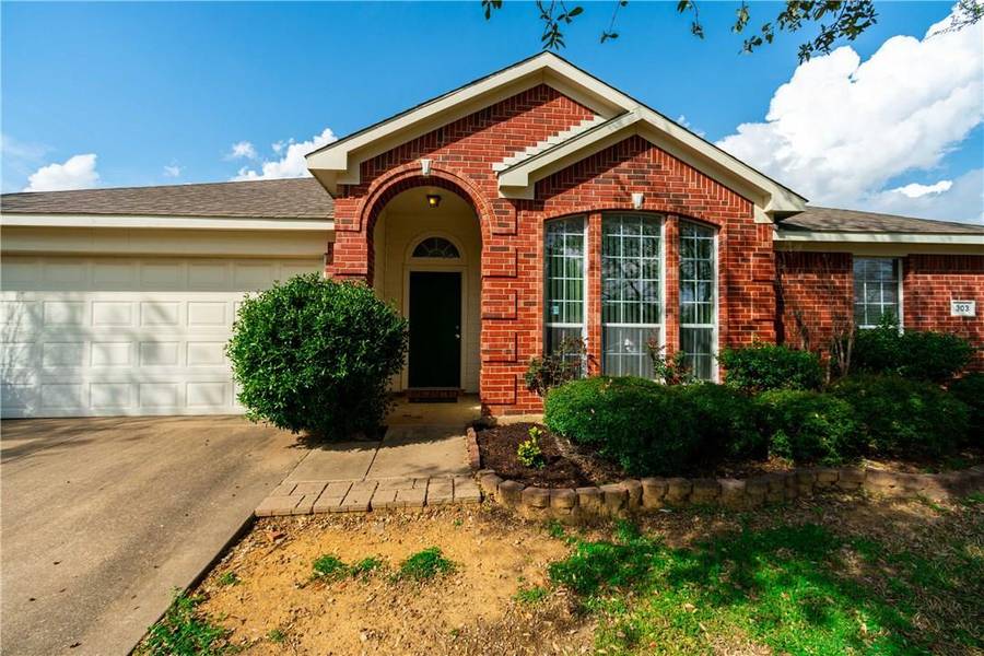 303 Cliffdale Drive, Euless, TX 76040