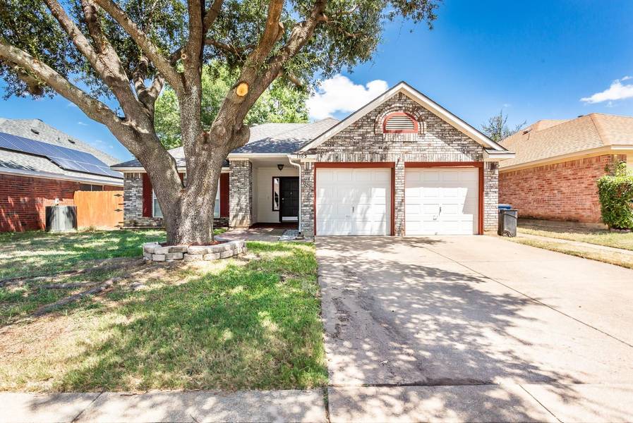 1105 Middlebury Lane, Euless, TX 76040