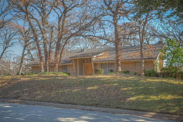 1203 Pebble Creek Drive, Euless, TX 76040