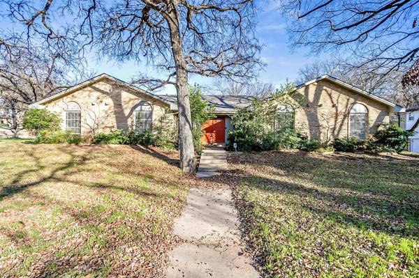 1201 Springwood Court, Euless, TX 76040