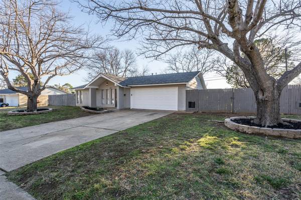 803 Fayette Drive, Euless, TX 76039