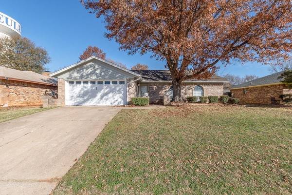 111 Ginger Lane, Euless, TX 76039