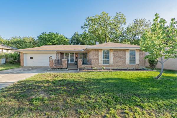 301 Primrose Hill, Euless, TX 76039