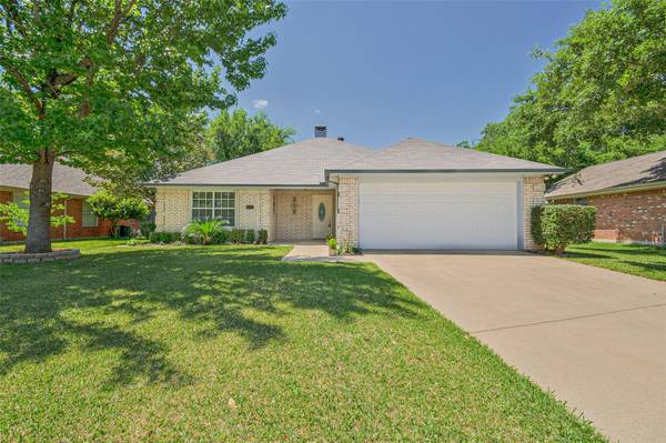 1417 Calais Court, Euless, TX 76040