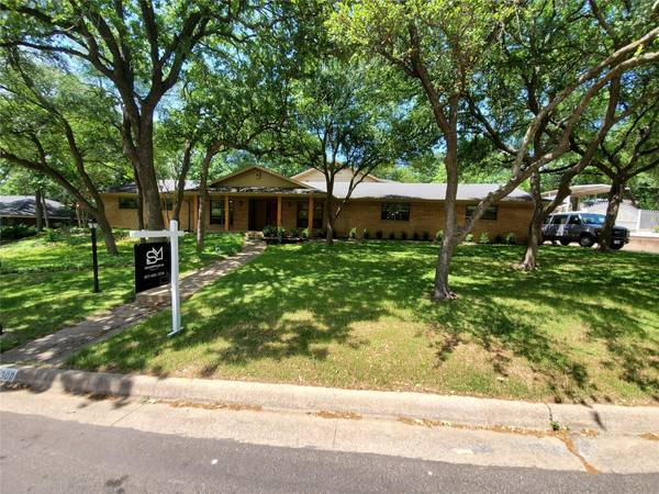 1300 Driftwood Drive, Euless, TX 76040