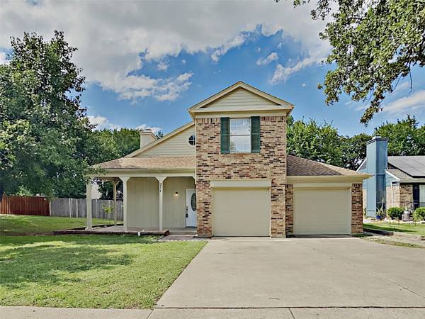 211 Wooddale Street, Euless, TX 76039