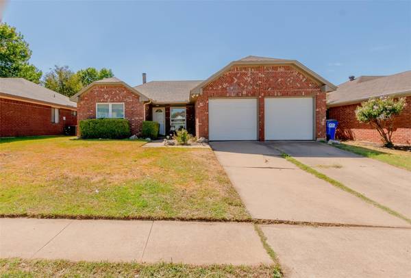 1204 Saratoga Drive, Euless, TX 76040