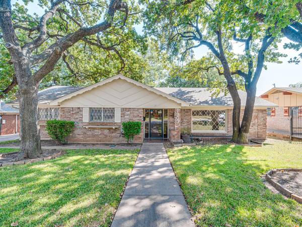 1903 Kynette Drive, Euless, TX 76040