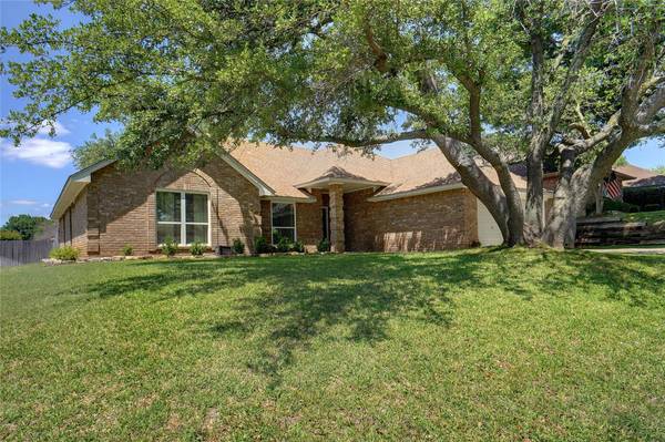 808 Forestcrest Court, Euless, TX 76039