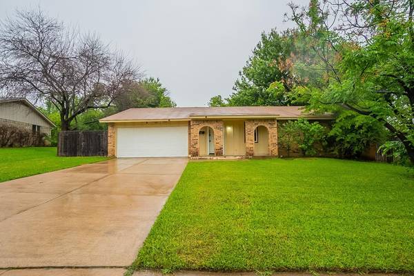 808 Rockwall Drive, Euless, TX 76039