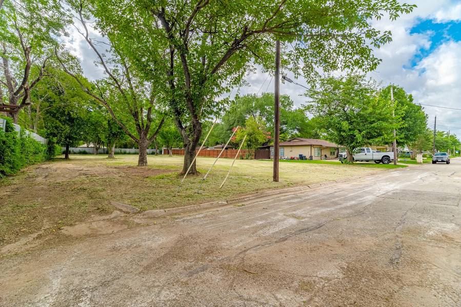 2716 Thomas Road, Haltom City, TX 76117