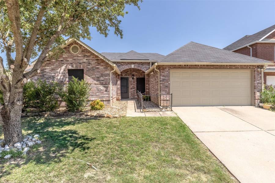 5233 Blue Circle, Haltom City, TX 76137