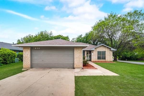 806 Creekside Drive, Euless, TX 76040