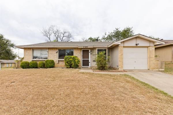 5209 Dunson Drive, Haltom City, TX 76148