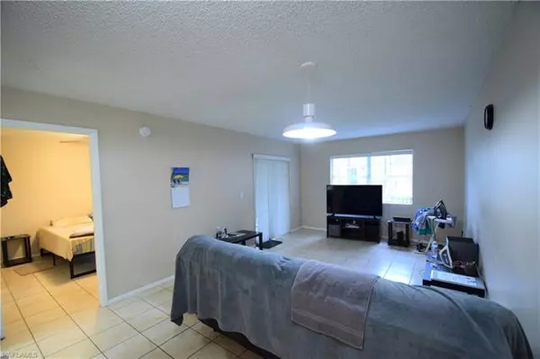 Fort Myers, FL 33916,3405 Winkler AVE #205