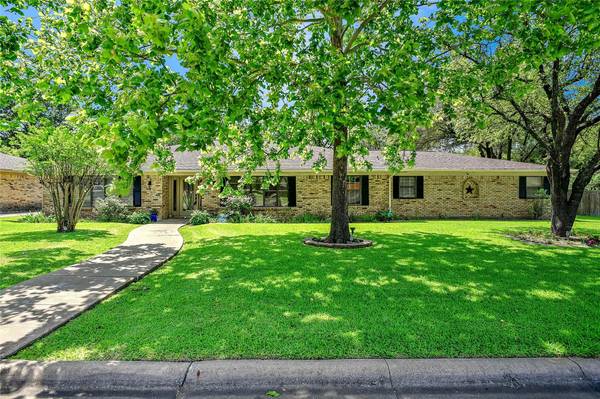 1424 Crescent Drive,  Sherman,  TX 75092