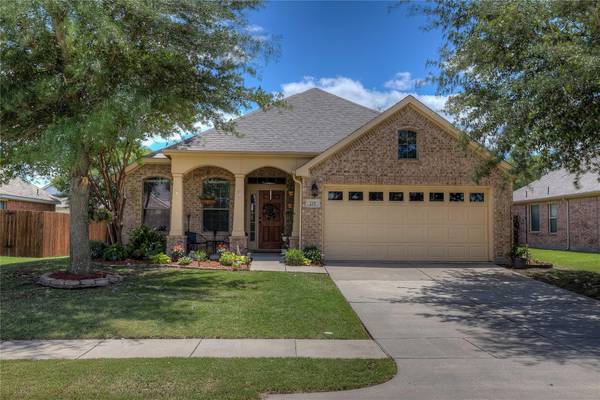 210 Bear Trail, Waxahachie, TX 75165