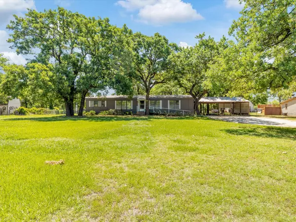 2916 Rolling Oaks Drive, Cleburne, TX 76031