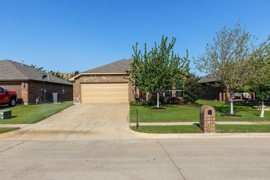 248 Spring Hollow Drive, Saginaw, TX 76131