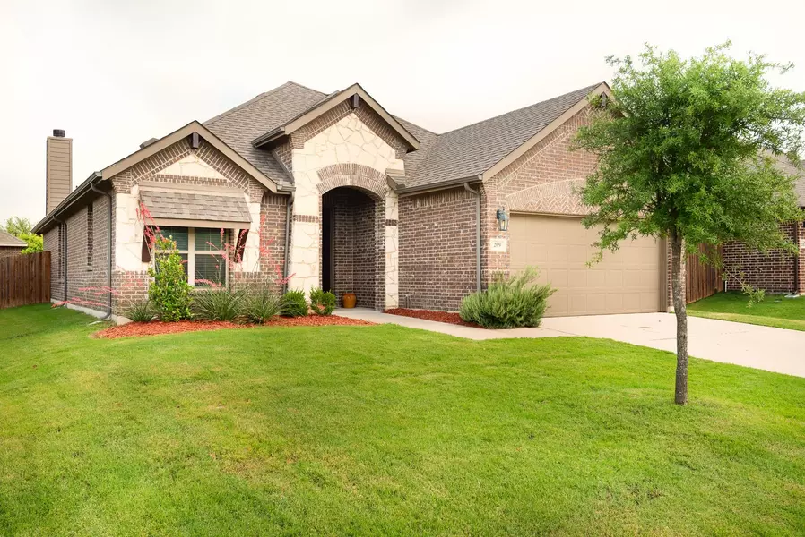 209 Buckskin Drive, Waxahachie, TX 75167