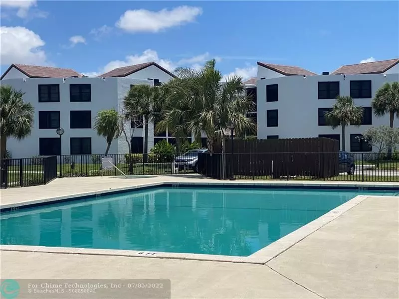 210 Lake Pointe Dr  #204, Oakland Park, FL 33309