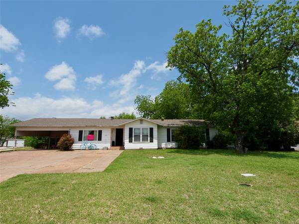 801 Montgomery Road, Graham, TX 76450