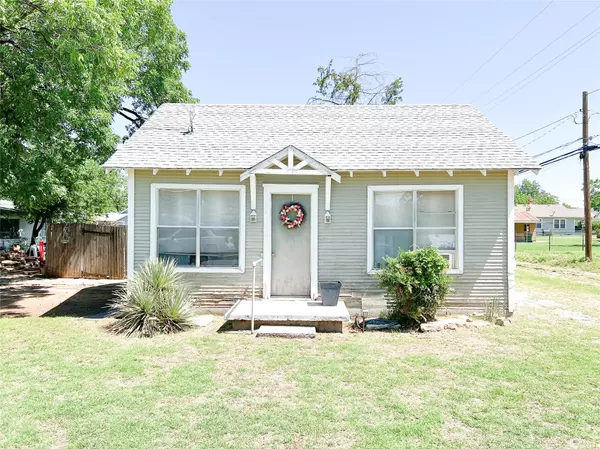 606 W Oregon Street, Seymour, TX 76380