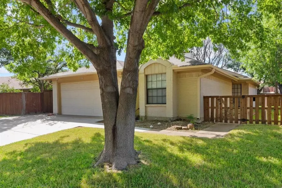 2011 Avignon Drive, Carrollton, TX 75007