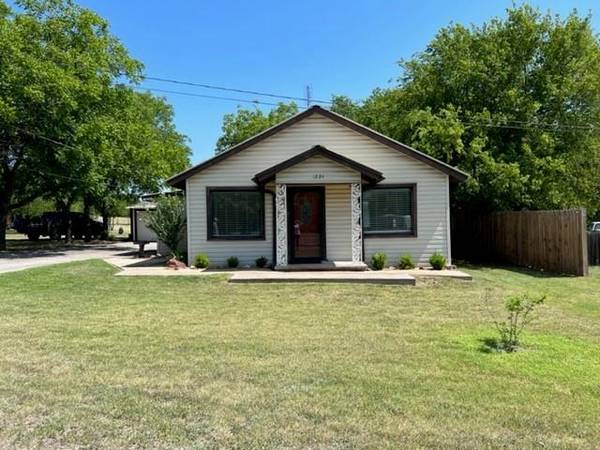 1224 Lipan Highway, Granbury, TX 76048