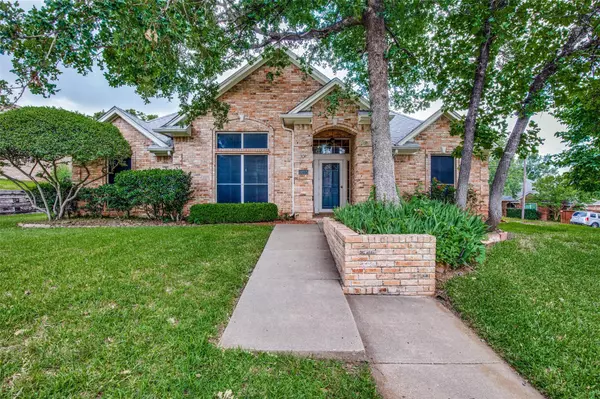 4920 Saddleback Road, Arlington, TX 76017