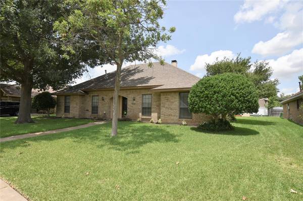 425 Ridgegate Drive, Garland, TX 75040