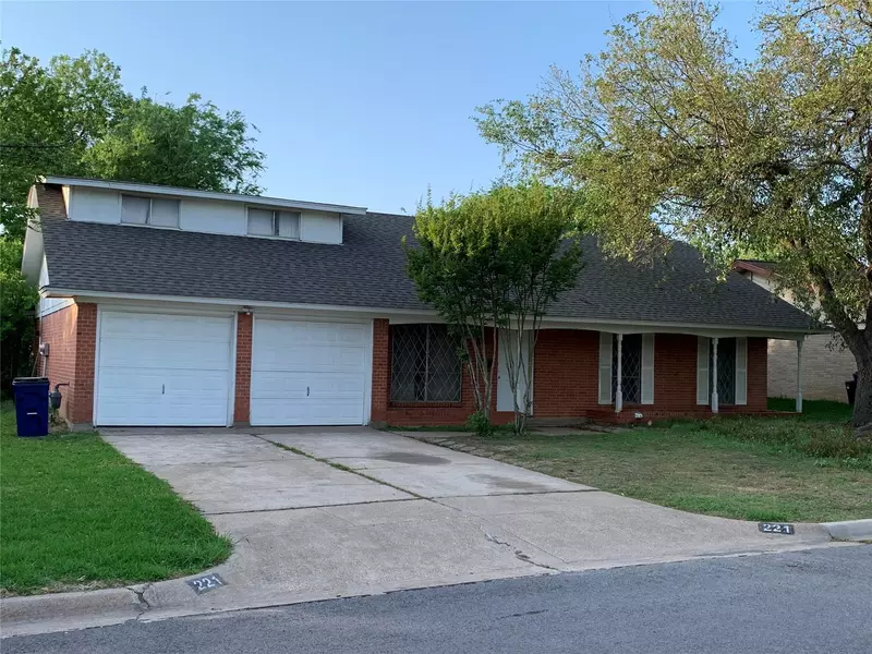 221 Amy Street, Burleson, TX 76028