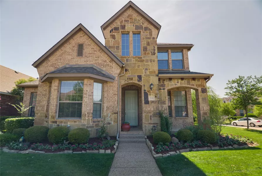 5900 Dripping Springs Court, North Richland Hills, TX 76180