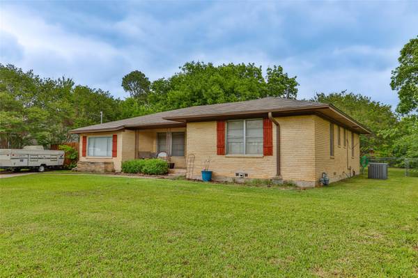 1208 Belmont Street, Gainesville, TX 76240