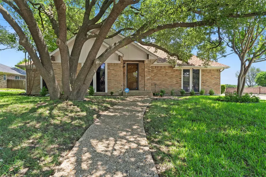 10102 Ashglen Circle, Dallas, TX 75238