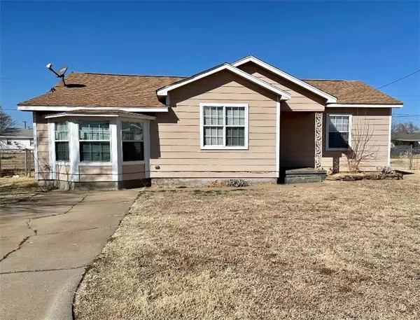 1117 E Chestnut Street, Altus, OK 73521