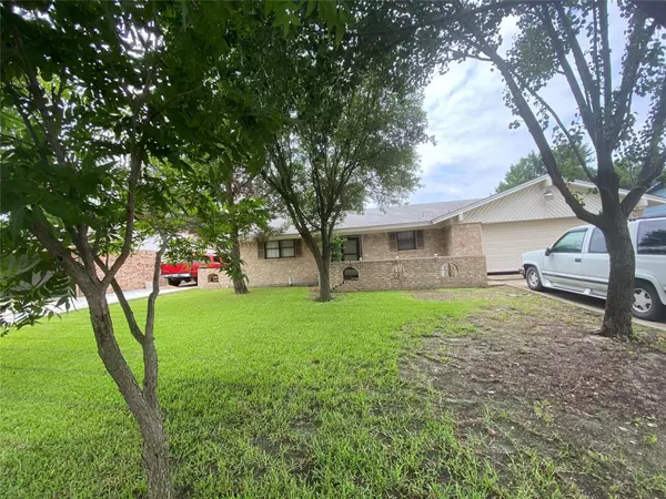 2008 Inverness Drive, Carrollton, TX 75007