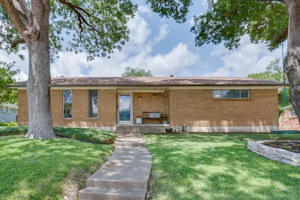 Dallas, TX 75228,5915 Canterview Drive