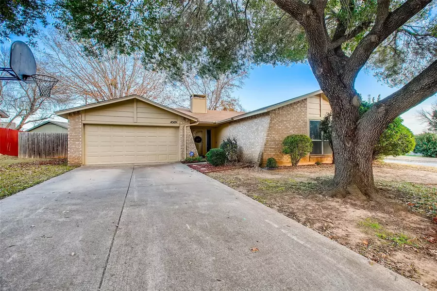 4509 Palomino Court, Arlington, TX 76017