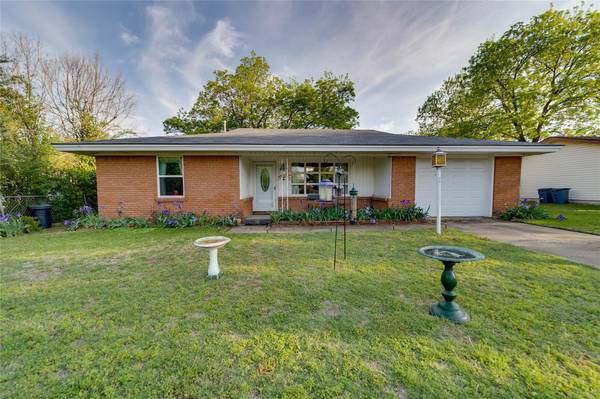 404 Childers Avenue, Benbrook, TX 76126