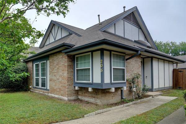 205 E Windsor Drive,  Denton,  TX 76209