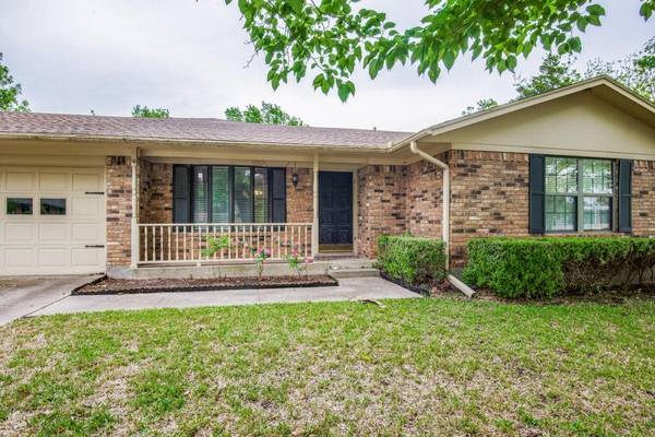 1608 Floral Drive, Gainesville, TX 76240