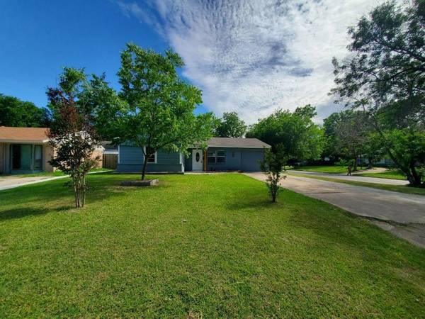 117 E Cober Drive, Grand Prairie, TX 75051